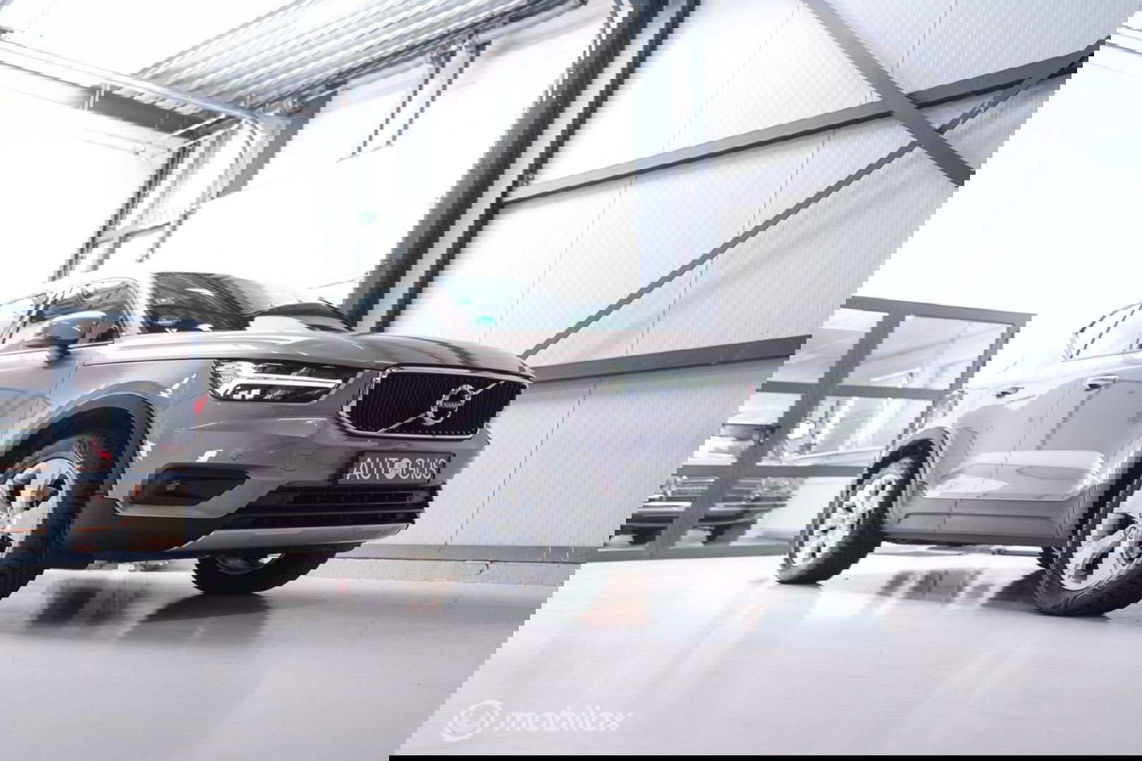 Volvo XC40 1.5 T2 Momentum | Schuifdak | Trekhaak | Camera | LED | stoel & stuurwielwarming |