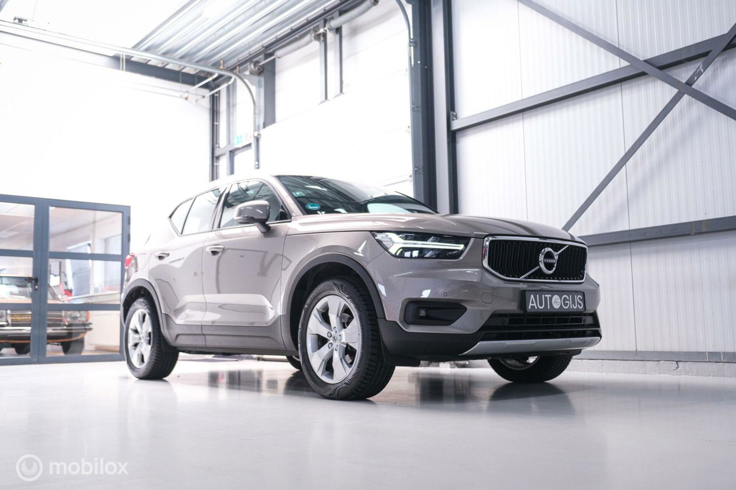 Volvo XC40 1.5 T2 Momentum | Schuifdak | Trekhaak | Camera | LED | stoel & stuurwielwarming |