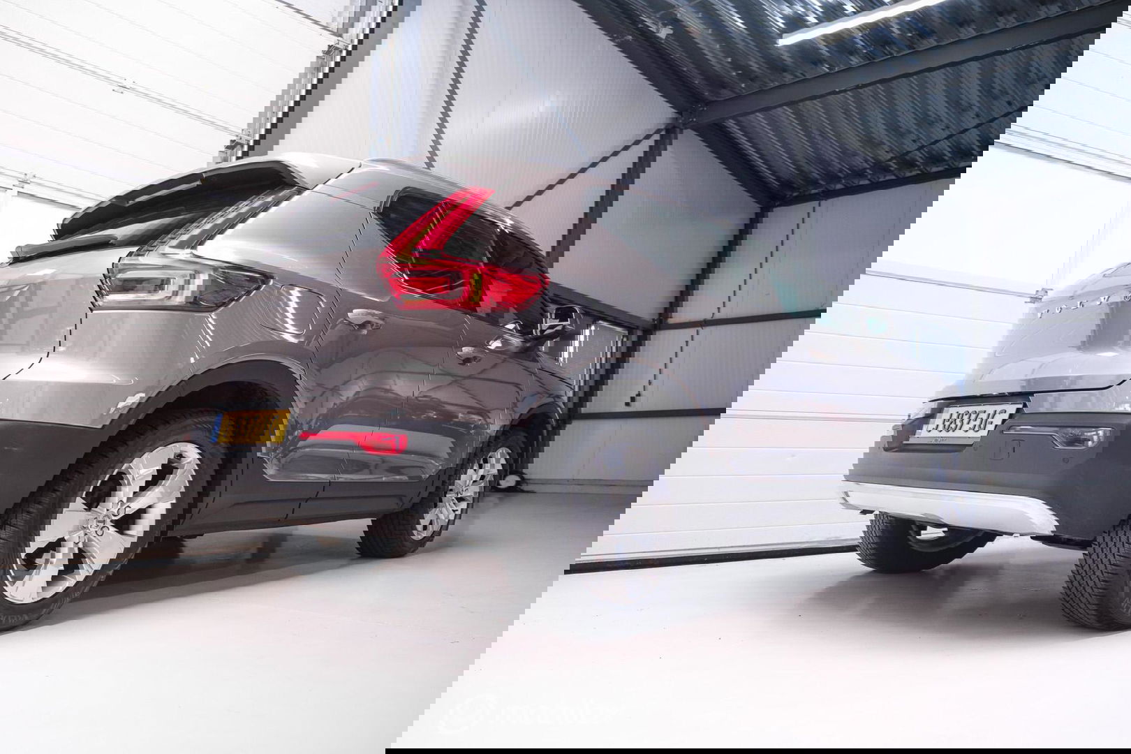 Volvo XC40 1.5 T2 Momentum | Schuifdak | Trekhaak | Camera | LED | stoel & stuurwielwarming |