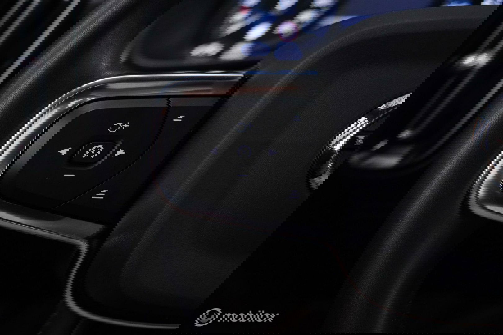Volvo XC40 1.5 T2 Momentum | Schuifdak | Trekhaak | Camera | LED | stoel & stuurwielwarming |