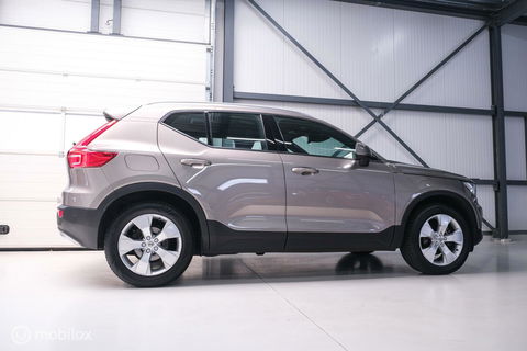 Volvo XC40 1.5 T2 Momentum | Schuifdak | Trekhaak | Camera | LED | stoel & stuurwielwarming |