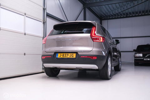 Volvo XC40 1.5 T2 Momentum | Schuifdak | Trekhaak | Camera | LED | stoel & stuurwielwarming |