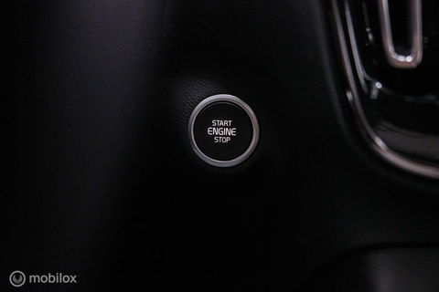 Volvo XC40 1.5 T2 Momentum | Schuifdak | Trekhaak | Camera | LED | stoel & stuurwielwarming |