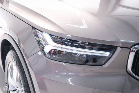Volvo XC40 1.5 T2 Momentum | Schuifdak | Trekhaak | Camera | LED | stoel & stuurwielwarming |