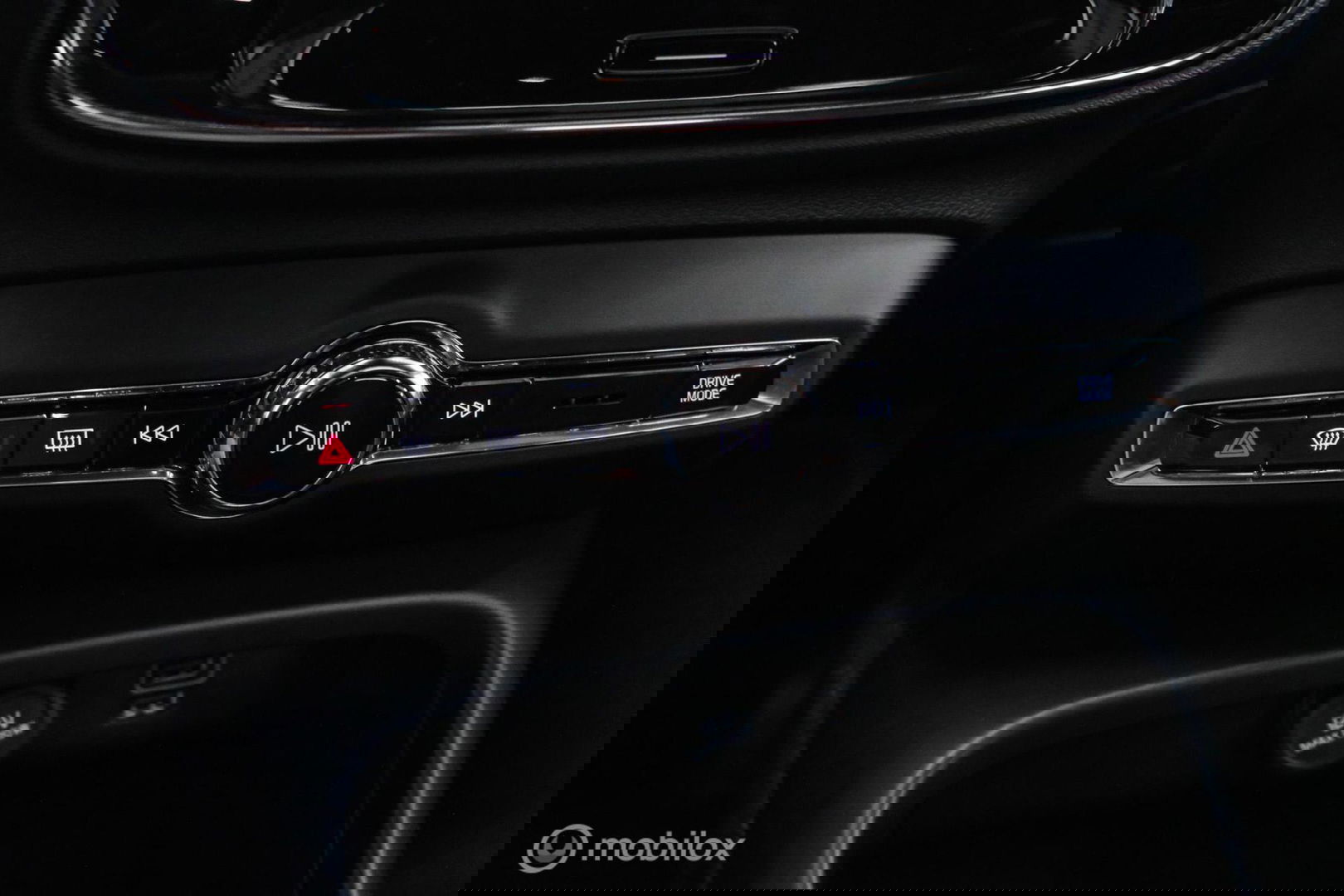 Volvo XC40 1.5 T2 Momentum | Schuifdak | Trekhaak | Camera | LED | stoel & stuurwielwarming |
