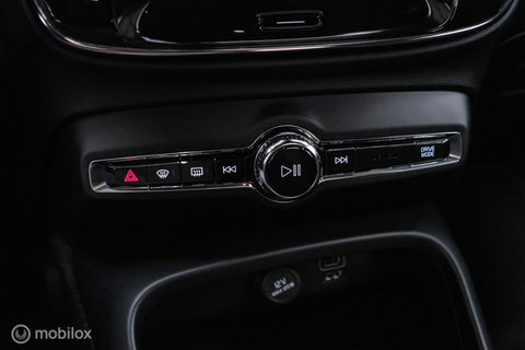 Volvo XC40 1.5 T2 Momentum | Schuifdak | Trekhaak | Camera | LED | stoel & stuurwielwarming |