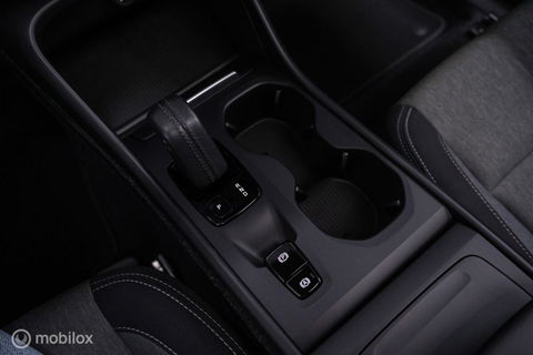 Volvo XC40 1.5 T2 Momentum | Schuifdak | Trekhaak | Camera | LED | stoel & stuurwielwarming |