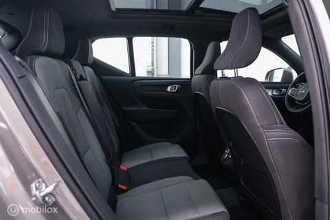 Volvo XC40 1.5 T2 Momentum | Schuifdak | Trekhaak | Camera | LED | stoel & stuurwielwarming |