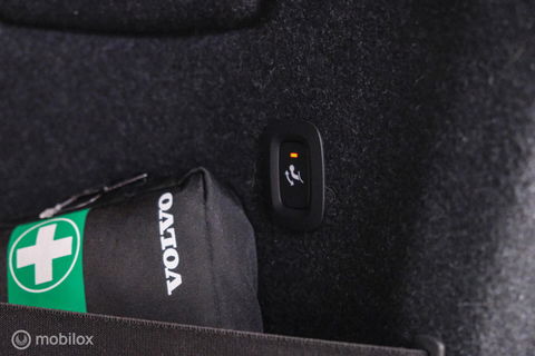 Volvo XC40 1.5 T2 Momentum | Schuifdak | Trekhaak | Camera | LED | stoel & stuurwielwarming |