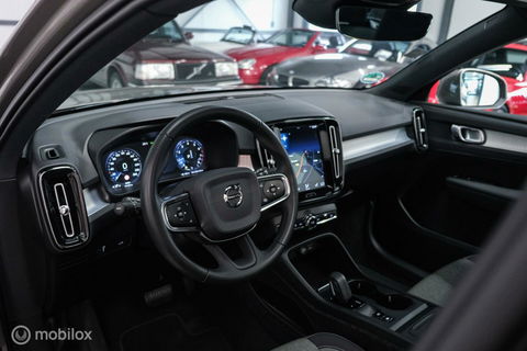 Volvo XC40 1.5 T2 Momentum | Schuifdak | Trekhaak | Camera | LED | stoel & stuurwielwarming |