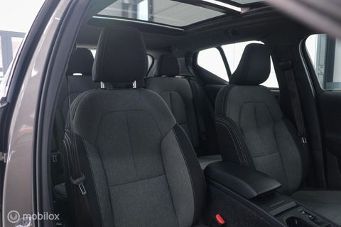 Volvo XC40 1.5 T2 Momentum | Schuifdak | Trekhaak | Camera | LED | stoel & stuurwielwarming |