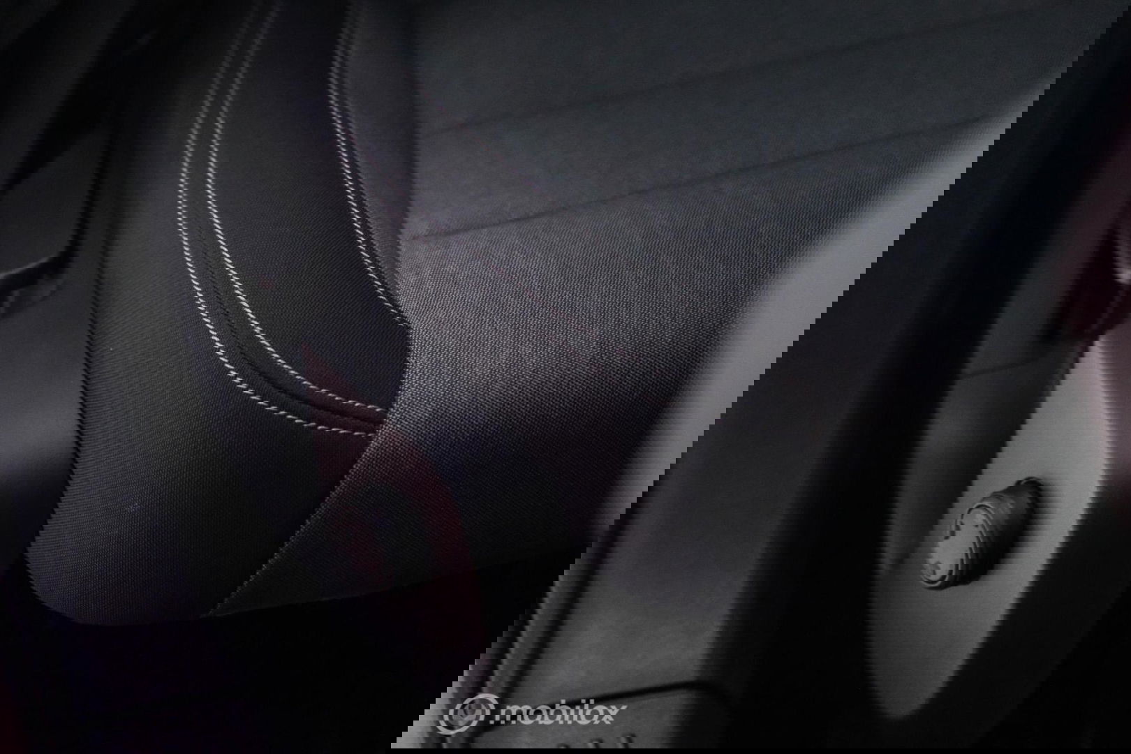 Volvo XC40 1.5 T2 Momentum | Schuifdak | Trekhaak | Camera | LED | stoel & stuurwielwarming |