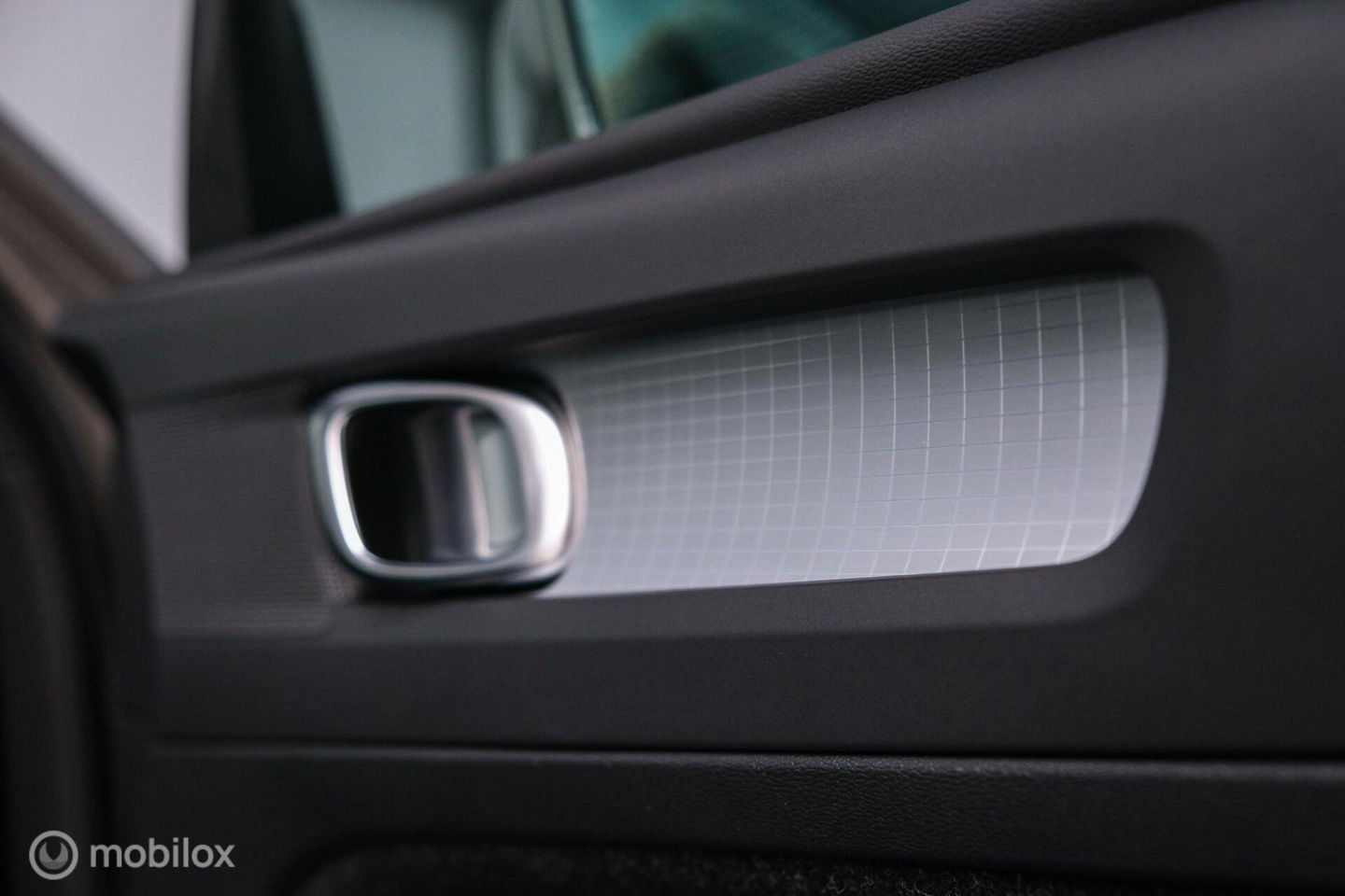 Volvo XC40 1.5 T2 Momentum | Schuifdak | Trekhaak | Camera | LED | stoel & stuurwielwarming |
