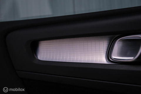 Volvo XC40 1.5 T2 Momentum | Schuifdak | Trekhaak | Camera | LED | stoel & stuurwielwarming |