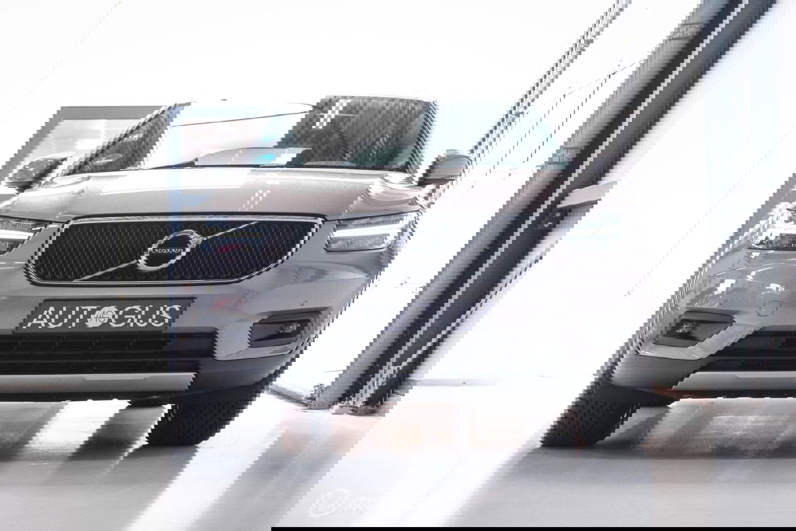 Volvo XC40 1.5 T2 Momentum | Schuifdak | Trekhaak | Camera | LED | stoel & stuurwielwarming |