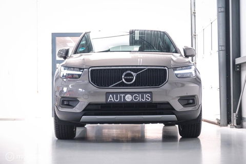 Volvo XC40 1.5 T2 Momentum | Schuifdak | Trekhaak | Camera | LED | stoel & stuurwielwarming |