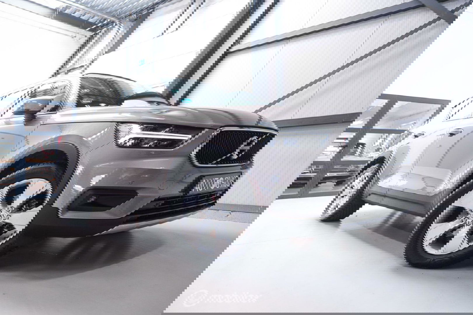 Volvo XC40 1.5 T2 Momentum | Schuifdak | Trekhaak | Camera | LED | stoel & stuurwielwarming |