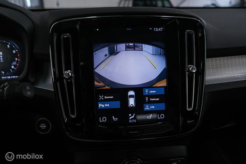 Volvo XC40 1.5 T2 Momentum | Schuifdak | Trekhaak | Camera | LED | stoel & stuurwielwarming |