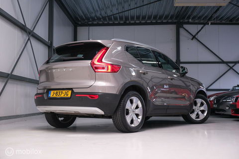 Volvo XC40 1.5 T2 Momentum | Schuifdak | Trekhaak | Camera | LED | stoel & stuurwielwarming |
