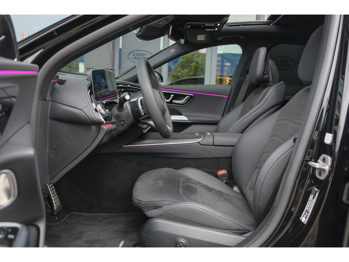 Mercedes-Benz E-Klasse E300e AMG 313pk Hybrid Panoramadak Hyperscreen Burmester 4D Night pakket NLauto NIEUW NIEUW NIEUW!!!