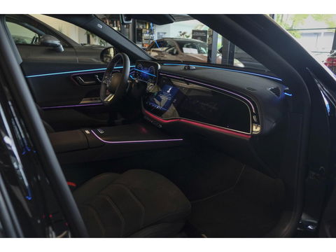 Mercedes-Benz E-Klasse E300e AMG 313pk Hybrid Panoramadak Hyperscreen Burmester 4D Night pakket NLauto NIEUW NIEUW NIEUW!!!