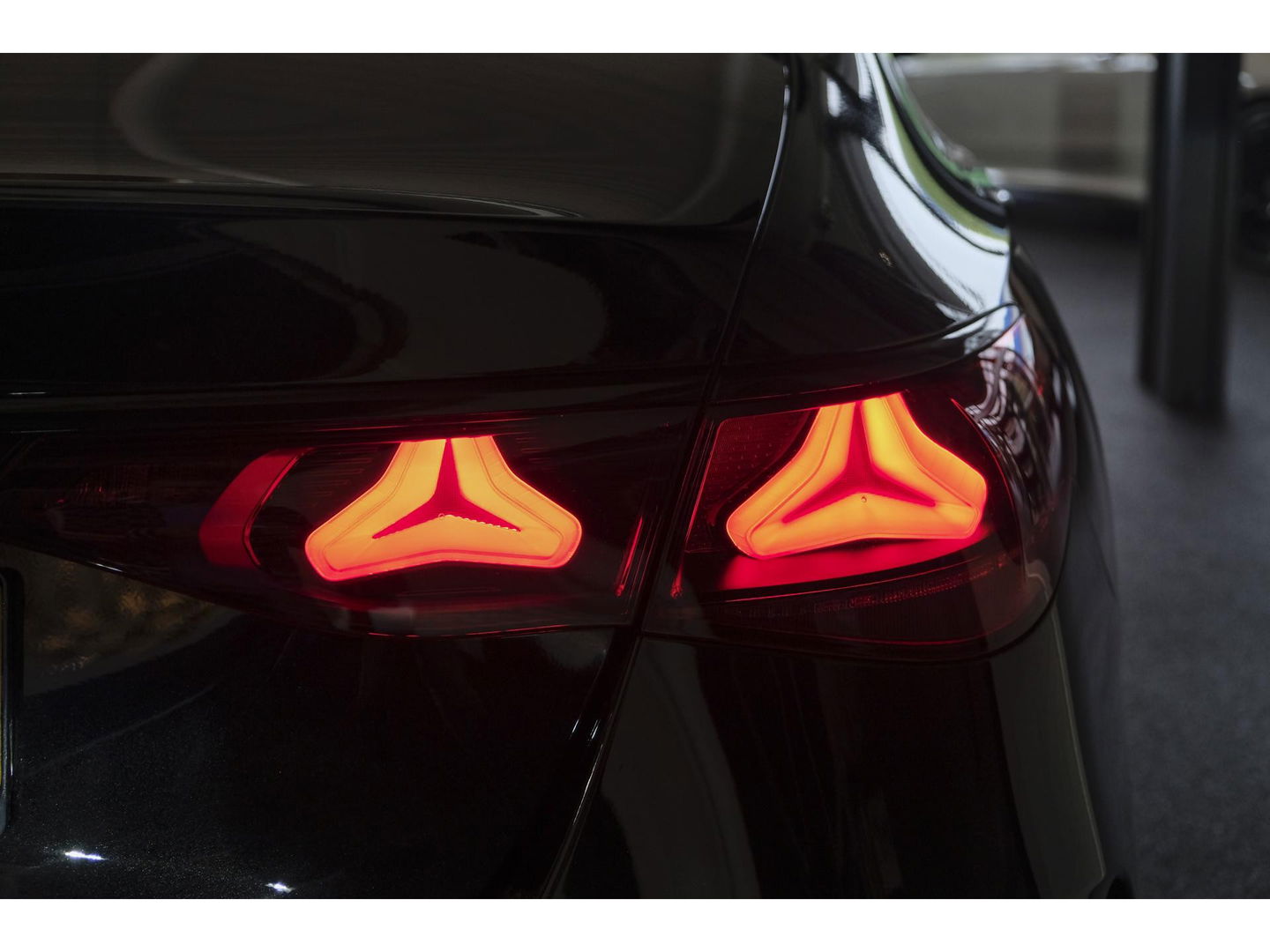 Mercedes-Benz E-Klasse E300e AMG 313pk Hybrid Panoramadak Hyperscreen Burmester 4D Night pakket NLauto NIEUW NIEUW NIEUW!!!