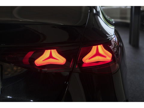 Mercedes-Benz E-Klasse E300e AMG 313pk Hybrid Panoramadak Hyperscreen Burmester 4D Night pakket NLauto NIEUW NIEUW NIEUW!!!