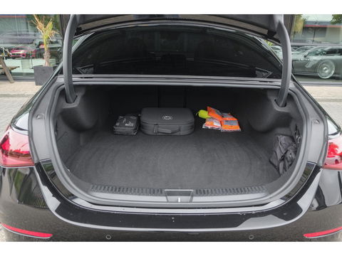 Mercedes-Benz E-Klasse E300e AMG 313pk Hybrid Panoramadak Hyperscreen Burmester 4D Night pakket NLauto NIEUW NIEUW NIEUW!!!