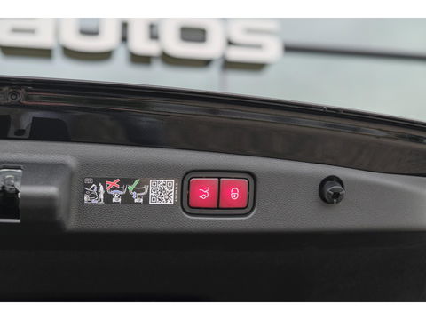 Mercedes-Benz E-Klasse E300e AMG 313pk Hybrid Panoramadak Hyperscreen Burmester 4D Night pakket NLauto NIEUW NIEUW NIEUW!!!