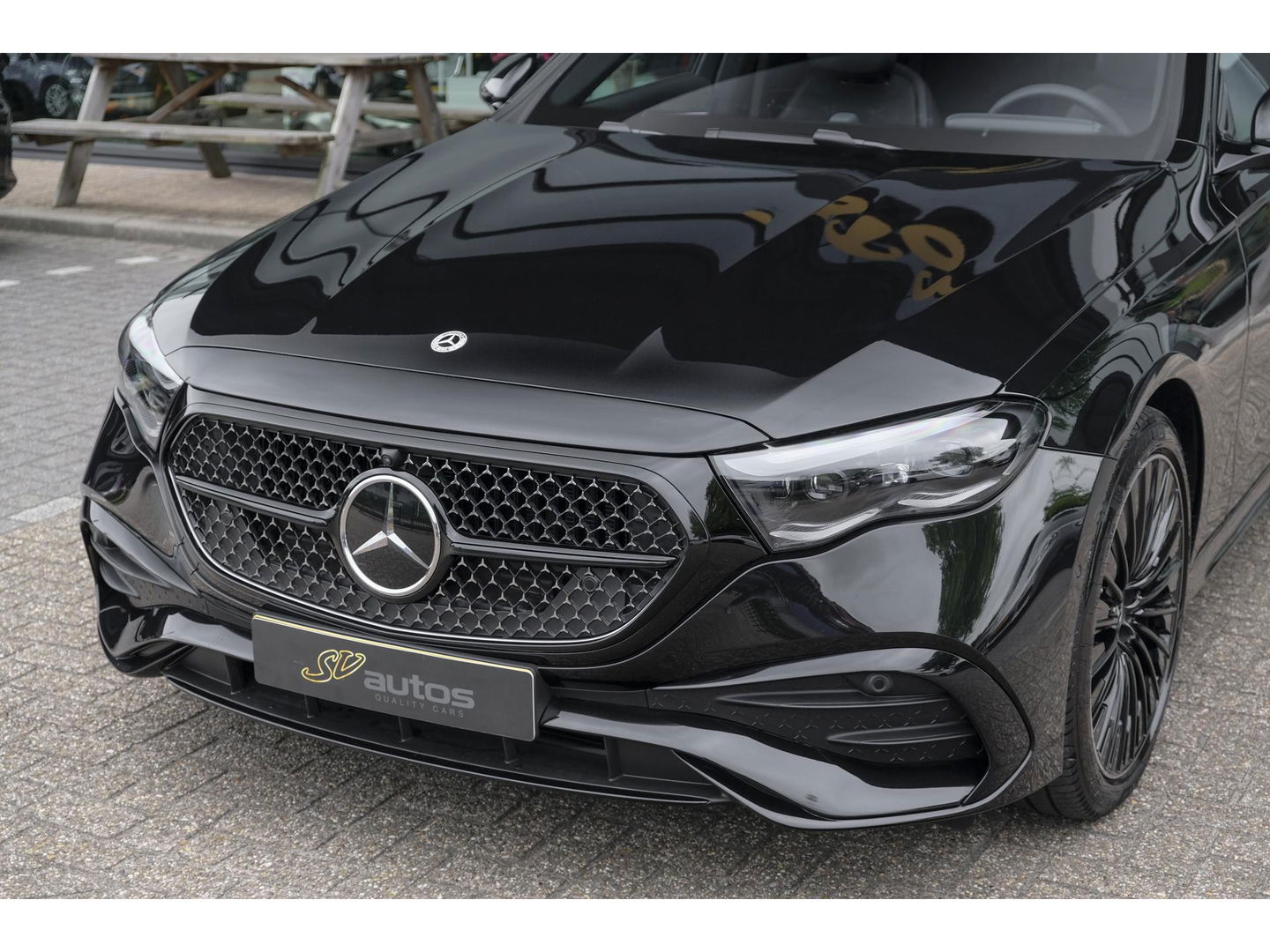 Mercedes-Benz E-Klasse E300e AMG 313pk Hybrid Panoramadak Hyperscreen Burmester 4D Night pakket NLauto NIEUW NIEUW NIEUW!!!