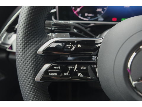 Mercedes-Benz E-Klasse E300e AMG 313pk Hybrid Panoramadak Hyperscreen Burmester 4D Night pakket NLauto NIEUW NIEUW NIEUW!!!