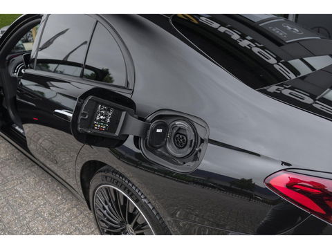 Mercedes-Benz E-Klasse E300e AMG 313pk Hybrid Panoramadak Hyperscreen Burmester 4D Night pakket NLauto NIEUW NIEUW NIEUW!!!