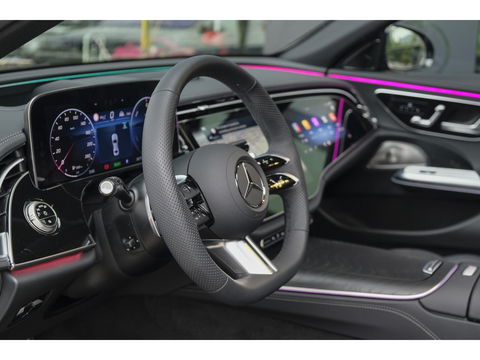 Mercedes-Benz E-Klasse E300e AMG 313pk Hybrid Panoramadak Hyperscreen Burmester 4D Night pakket NLauto NIEUW NIEUW NIEUW!!!