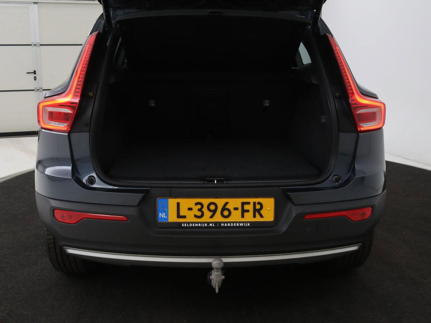 Volvo XC40 1.5 T5 Recharge Business Pro | Panoramadak | Stoel & stuurverwarming | Trekhaak | 360 camera | Adaptive cruise | Harman/Kardon | Carplay | Navigatie | Full LED