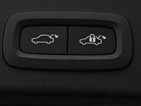 Volvo XC40 1.5 T5 Recharge Business Pro | Panoramadak | Stoel & stuurverwarming | Trekhaak | 360 camera | Adaptive cruise | Harman/Kardon | Carplay | Navigatie | Full LED