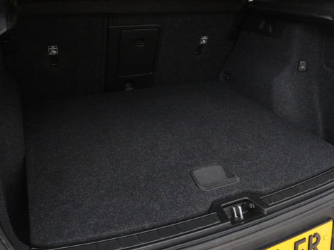 Volvo XC40 1.5 T5 Recharge Business Pro | Panoramadak | Stoel & stuurverwarming | Trekhaak | 360 camera | Adaptive cruise | Harman/Kardon | Carplay | Navigatie | Full LED