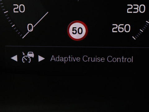 Volvo XC40 1.5 T5 Recharge Business Pro | Panoramadak | Stoel & stuurverwarming | Trekhaak | 360 camera | Adaptive cruise | Harman/Kardon | Carplay | Navigatie | Full LED