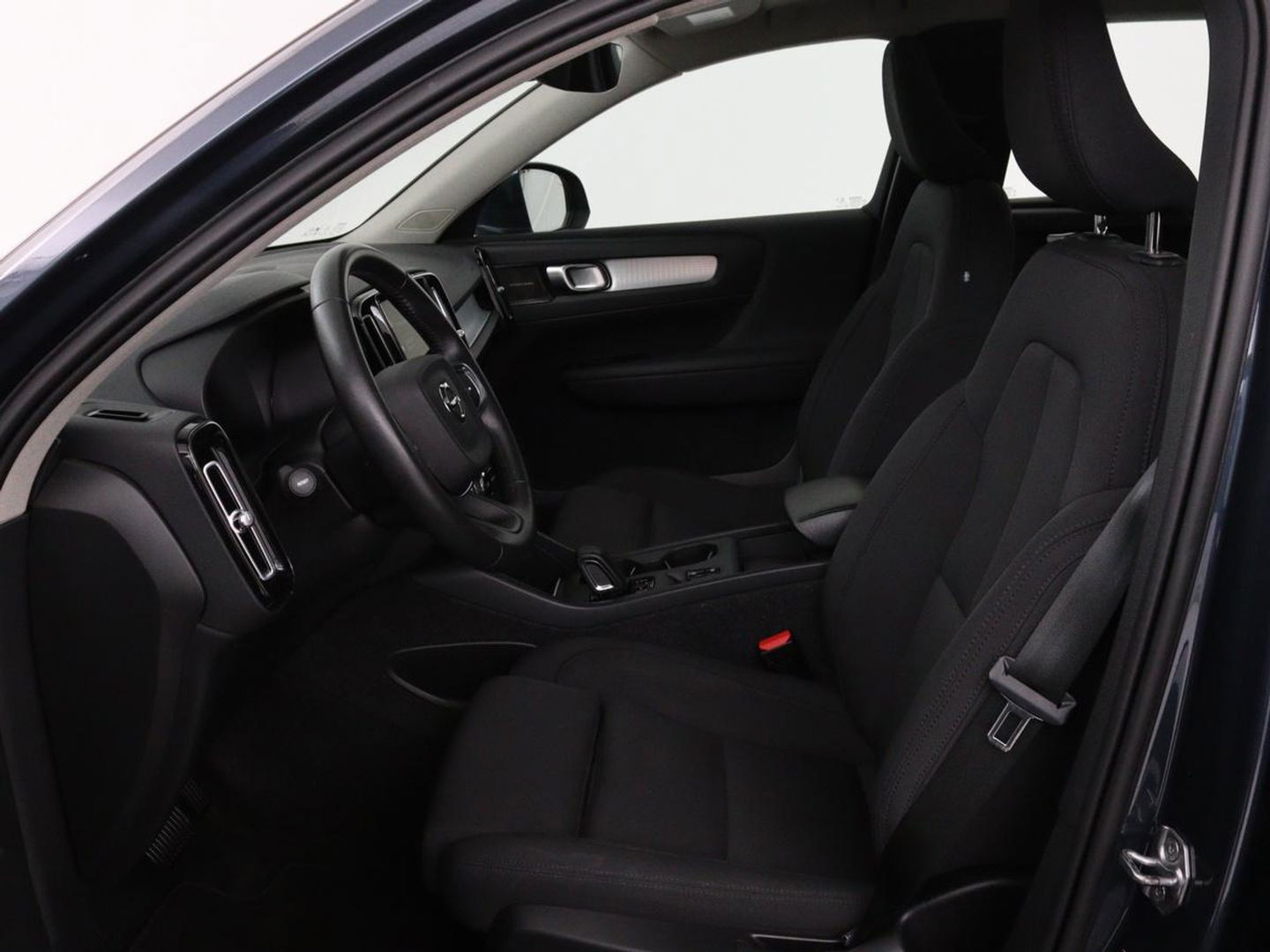 Volvo XC40 1.5 T5 Recharge Business Pro | Panoramadak | Stoel & stuurverwarming | Trekhaak | 360 camera | Adaptive cruise | Harman/Kardon | Carplay | Navigatie | Full LED