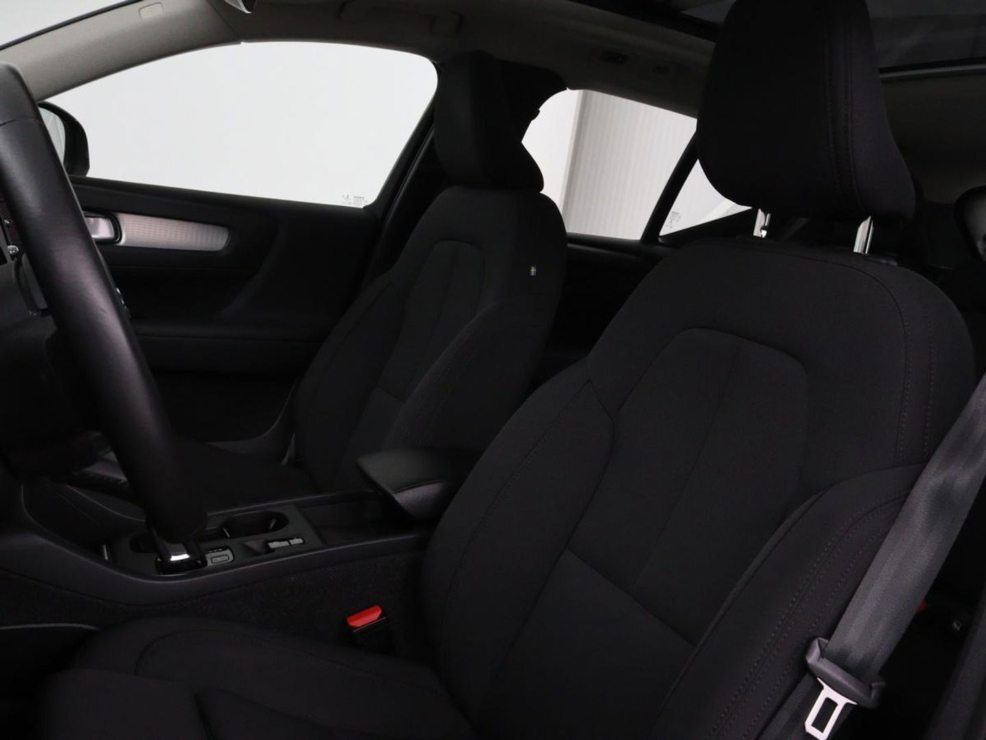 Volvo XC40 1.5 T5 Recharge Business Pro | Panoramadak | Stoel & stuurverwarming | Trekhaak | 360 camera | Adaptive cruise | Harman/Kardon | Carplay | Navigatie | Full LED