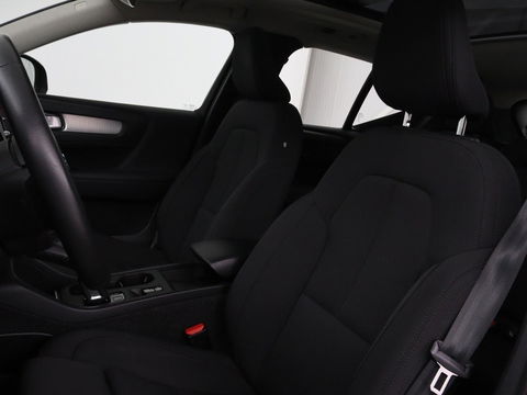 Volvo XC40 1.5 T5 Recharge Business Pro | Panoramadak | Stoel & stuurverwarming | Trekhaak | 360 camera | Adaptive cruise | Harman/Kardon | Carplay | Navigatie | Full LED