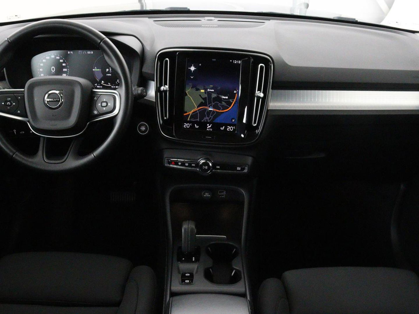 Volvo XC40 1.5 T5 Recharge Business Pro | Panoramadak | Stoel & stuurverwarming | Trekhaak | 360 camera | Adaptive cruise | Harman/Kardon | Carplay | Navigatie | Full LED