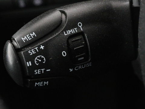Peugeot 308 1.5 BlueHDi Executive | 1e eigenaar | Panoramadak | Carplay | Climate control | Navigatie | Parkeerhulp | Cruise control