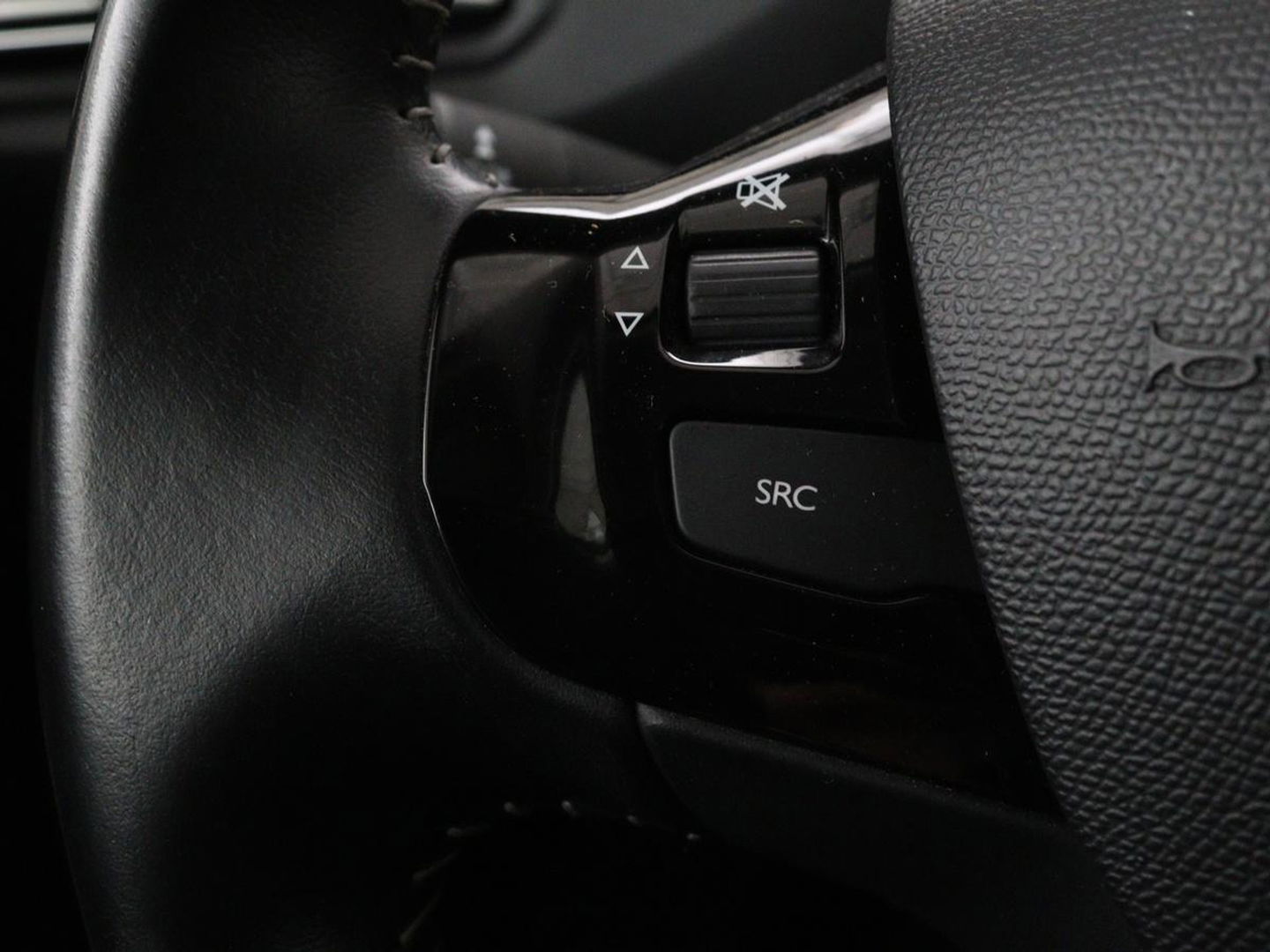 Peugeot 308 1.5 BlueHDi Executive | 1e eigenaar | Panoramadak | Carplay | Climate control | Navigatie | Parkeerhulp | Cruise control