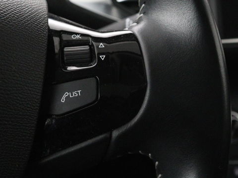 Peugeot 308 1.5 BlueHDi Executive | 1e eigenaar | Panoramadak | Carplay | Climate control | Navigatie | Parkeerhulp | Cruise control