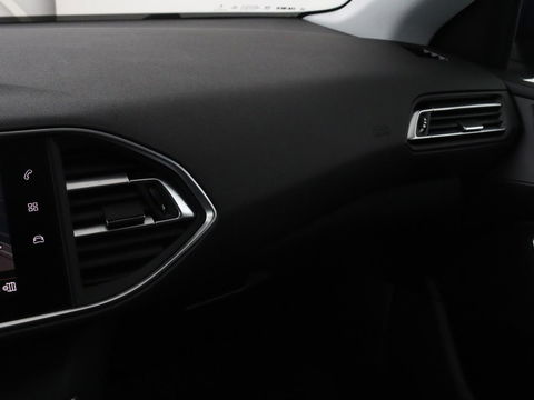 Peugeot 308 1.5 BlueHDi Executive | 1e eigenaar | Panoramadak | Carplay | Climate control | Navigatie | Parkeerhulp | Cruise control