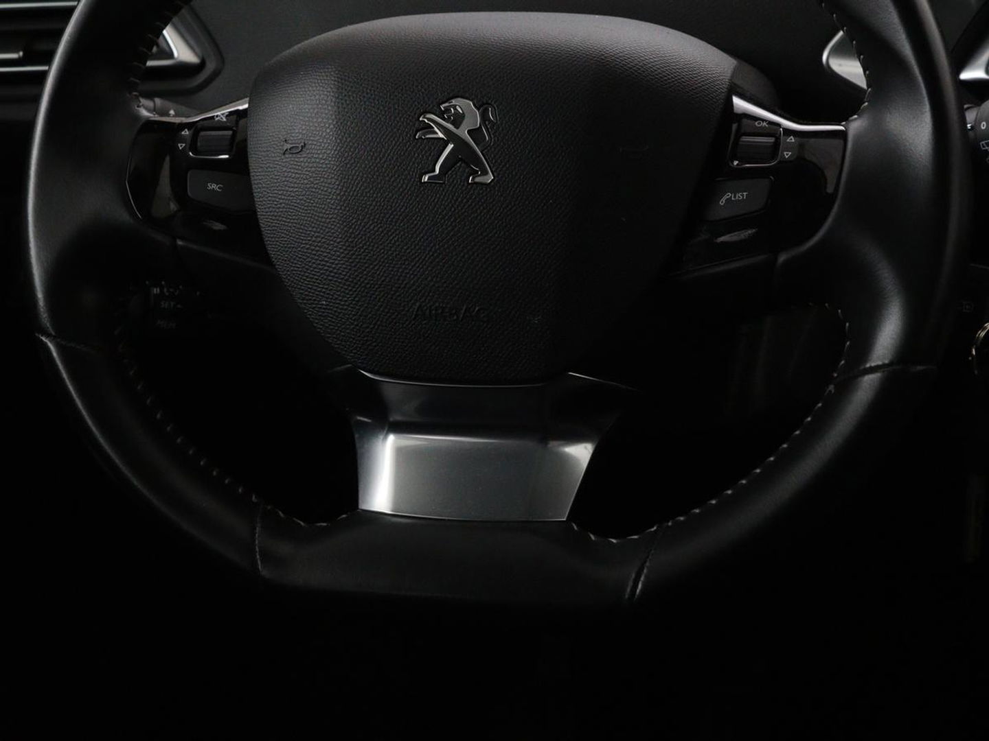 Peugeot 308 1.5 BlueHDi Executive | 1e eigenaar | Panoramadak | Carplay | Climate control | Navigatie | Parkeerhulp | Cruise control
