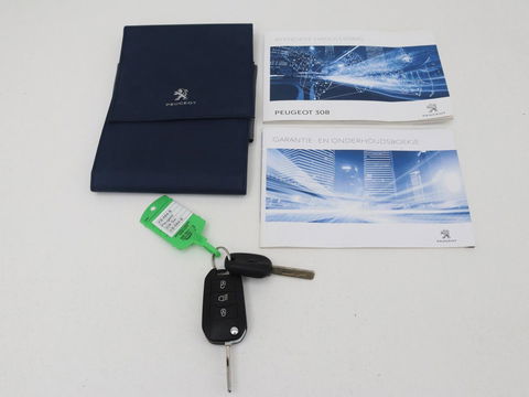 Peugeot 308 1.5 BlueHDi Executive | 1e eigenaar | Panoramadak | Carplay | Climate control | Navigatie | Parkeerhulp | Cruise control