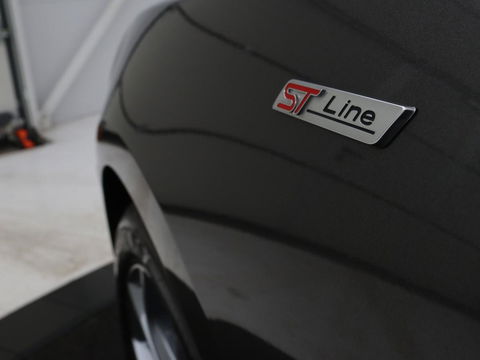 Ford Focus 1.0 EcoBoost ST Line | Stoel & stuurverwarming | Carplay | Navigatie | Climate control | Parkeerhulp | Cruise control | Bluetooth