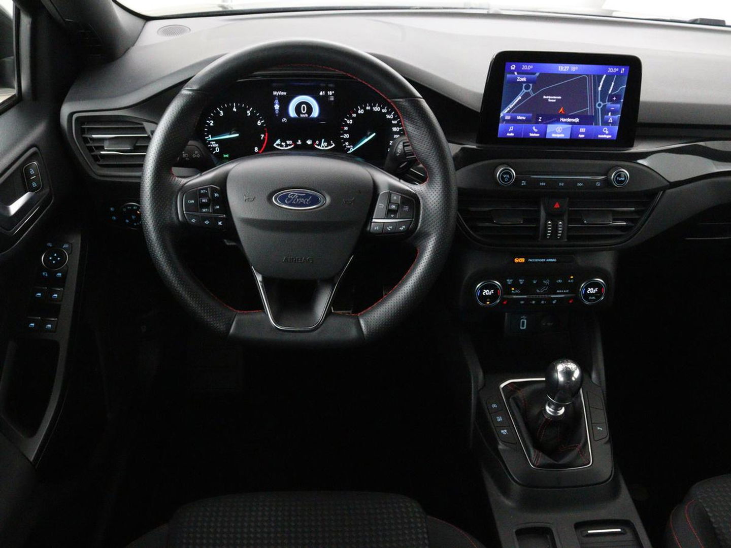 Ford Focus 1.0 EcoBoost ST Line | Stoel & stuurverwarming | Carplay | Navigatie | Climate control | Parkeerhulp | Cruise control | Bluetooth