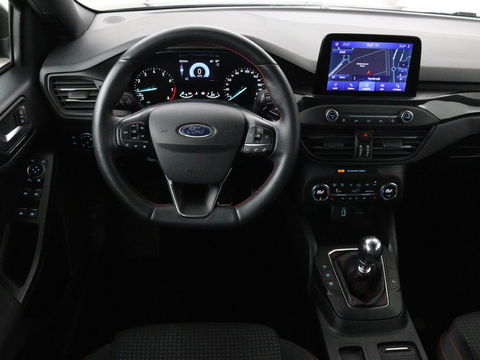 Ford Focus 1.0 EcoBoost ST Line | Stoel & stuurverwarming | Carplay | Navigatie | Climate control | Parkeerhulp | Cruise control | Bluetooth
